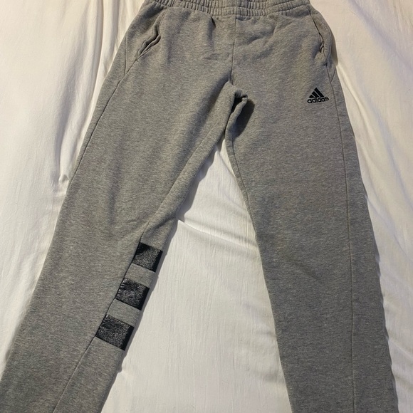 Adidas Boys jogger Size Lg 14/16 - Picture 1 of 3